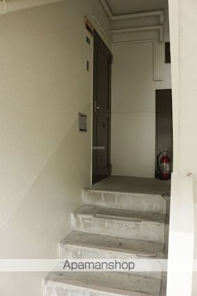 ヴィラナリー三原５号棟[2K/35m2]のエントランス2