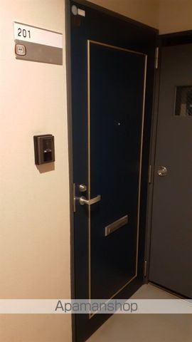 KRビルの玄関写真