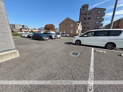 レオパレスミルキーウェイ[1K/20.81m2]の駐車場1