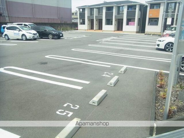 ミレ　グランデ　Ⅲ[2LDK/57.55m2]の駐車場2
