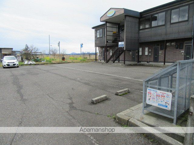 メゾンニューアールの外観写真