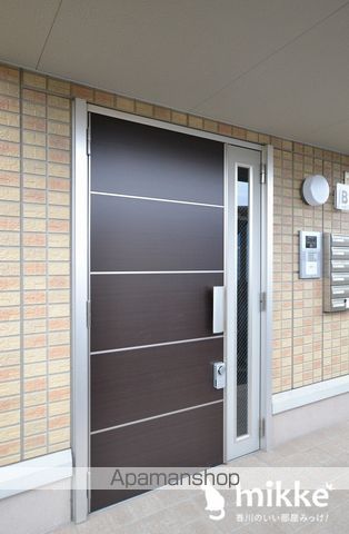 マインパレスII A棟の玄関写真