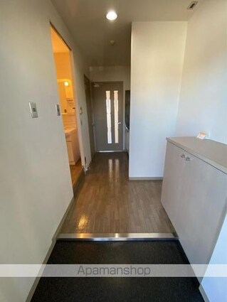 ロータス伏石[1K/32.04m2]の玄関