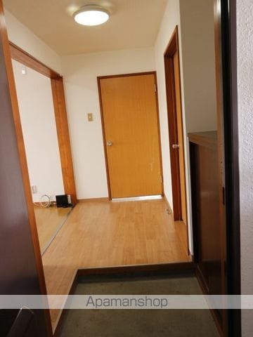 クリスタル12の玄関写真