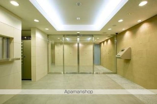 コンフォリア新宿御苑IIの玄関写真