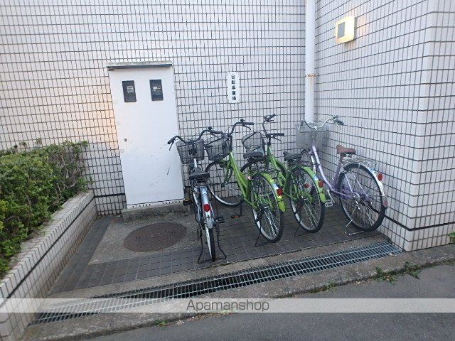 キャトルセゾンの玄関写真