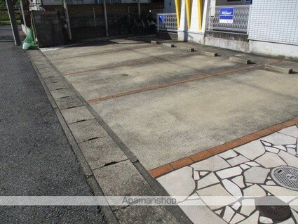 ファースト　Ｍ＆Ｅ[2DK/43.06m2]の駐車場