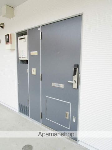 レオパレスリベラの玄関写真