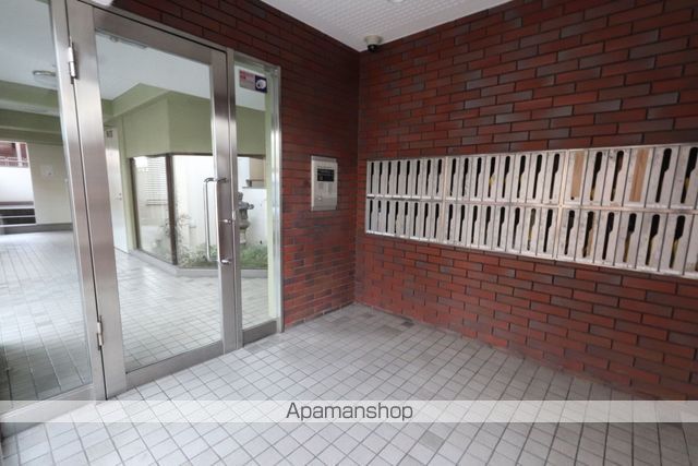 潮ハイツの玄関写真
