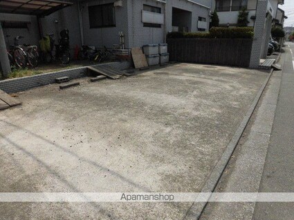 スクエア国立[1DK/27.3m2]の駐車場