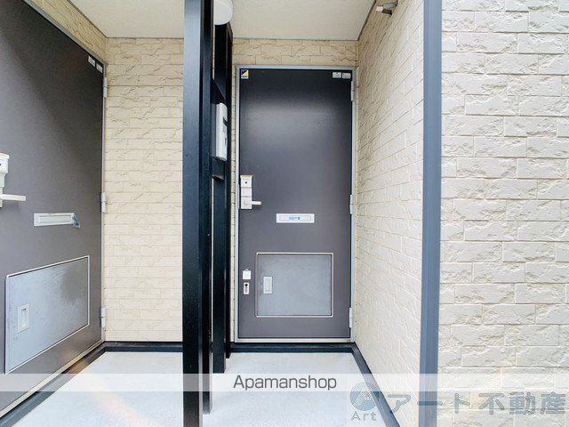 レオパレスフレンドIIの玄関写真