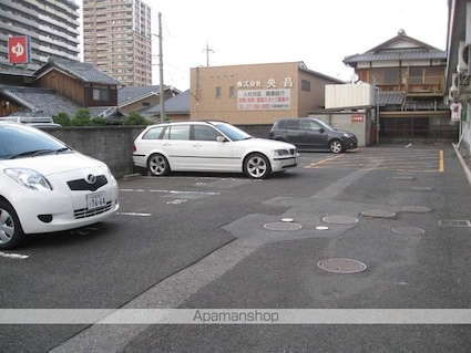 ＥＭ１０２２[1K/22m2]の駐車場1