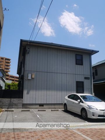 リビング川西の外観写真
