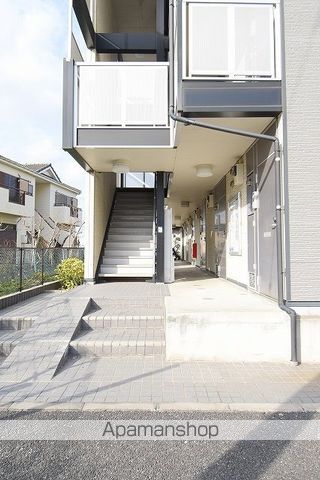 レオパレスシャルマンの玄関写真