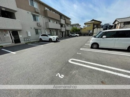 滋賀県栗東市下鈎[1LDK/41.01m2]の駐車場2