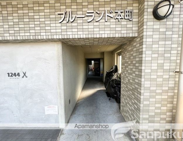 ブルーランド本町の玄関写真