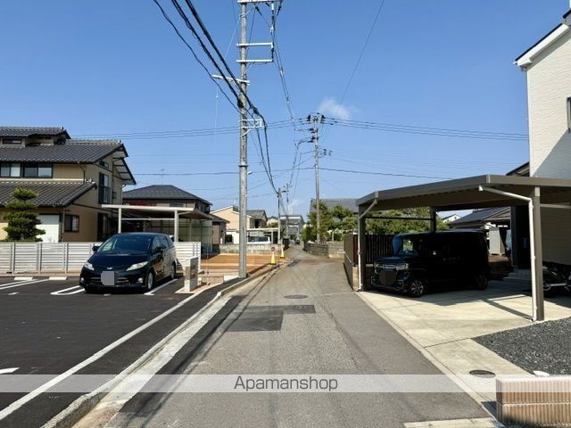 リラ・コンフィの周辺写真