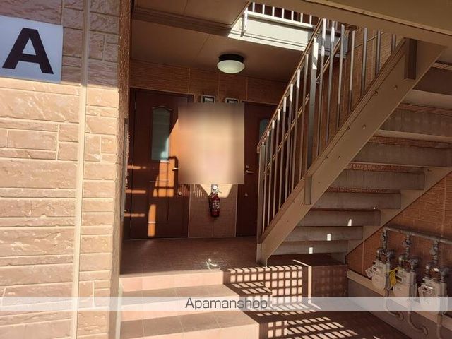 ラパン久宝寺 A棟の玄関写真