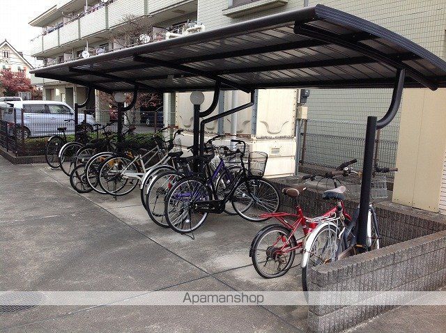 レオパレスフェリスの玄関写真