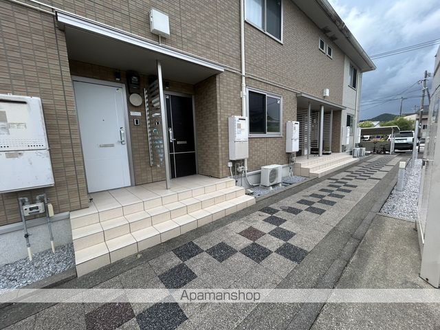 クイーンズタウン Bの玄関写真