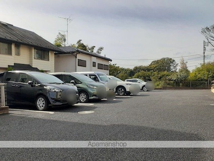 千[1LDK/49.43m2]の駐車場