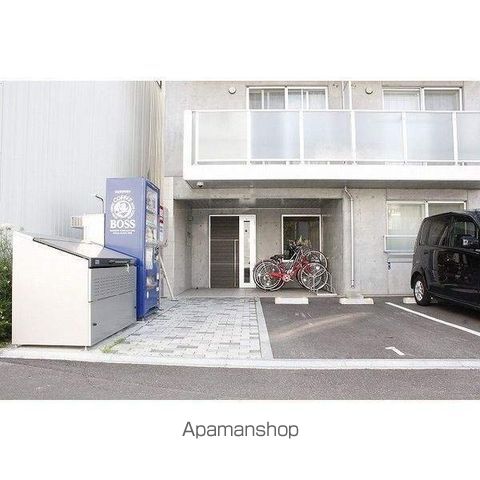 ルーミスト八軒東の玄関写真