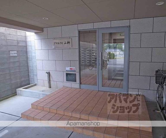 アマルフィ山科の玄関写真