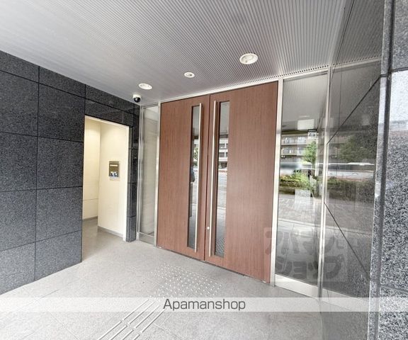 リヴェール綾堀川の玄関写真