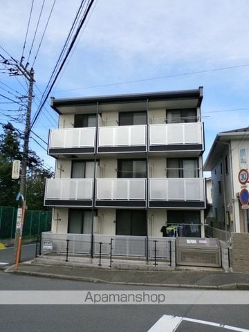 レオパレスハイム三ツ沢の外観写真