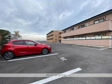 フォブールＤｒ．[1K/30.96m2]の駐車場