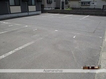 レオパレス向日葵[1K/28.02m2]の駐車場
