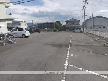 カリーテ飛翔[1K/26.4m2]の駐車場