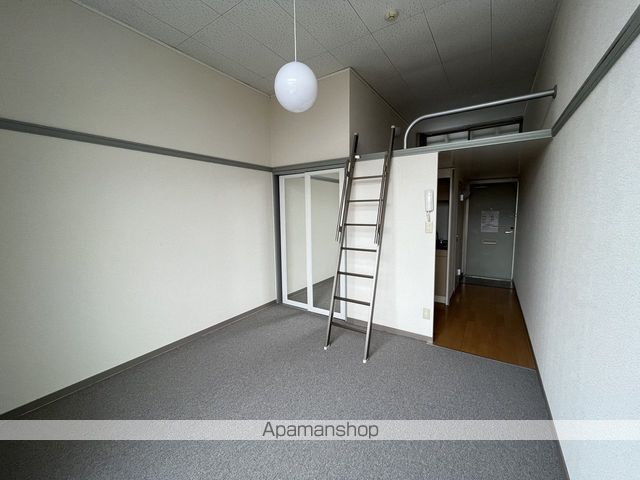 コンフォールTAGAMI B棟の内装写真