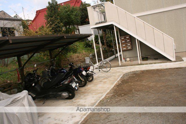 クレスト東海の玄関写真