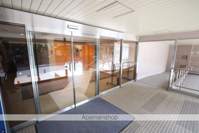 トマス本八幡の玄関写真