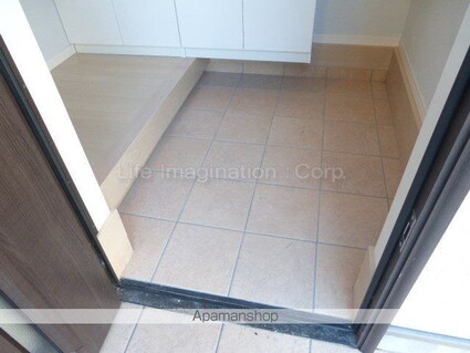 柳川１丁目デザイナーズハウス[1LDK/59.43m2]の玄関