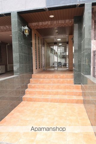 ファランステール 社台の玄関写真