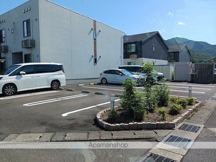 アレンヌ[2LDK/60.5m2]の駐車場