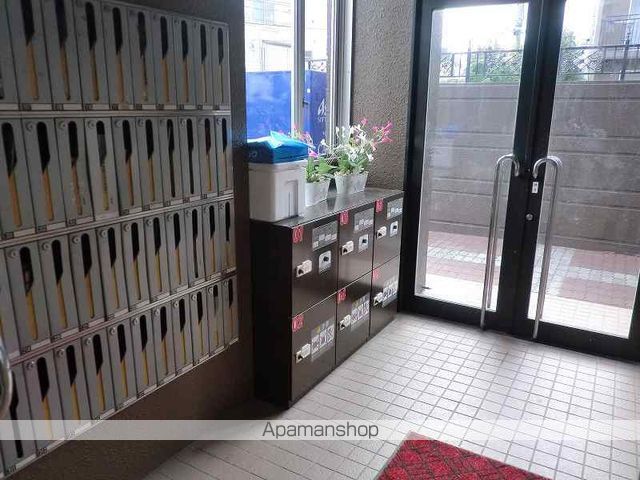 ホークメゾン札幌2号館の玄関写真