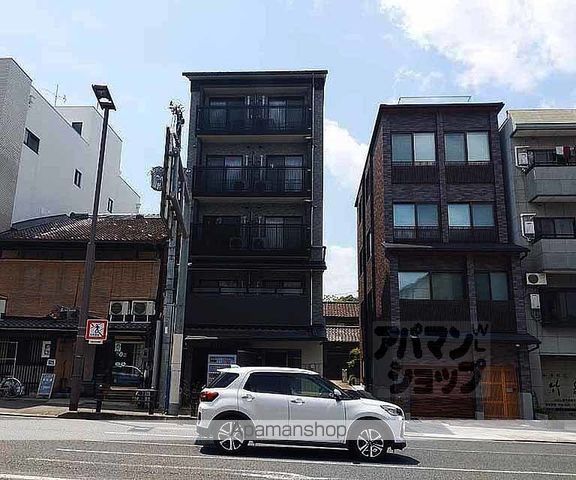 J&N三条神宮前の外観写真