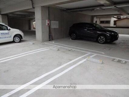 ドリームハウスしののめ[1R/48.82m2]の駐車場1