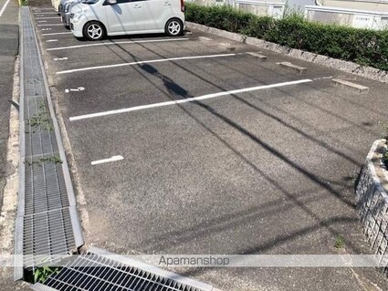 レオパレス南手城[1K/26.08m2]の駐車場1