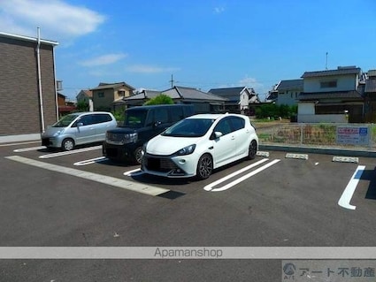 グランデュール南斎院[1LDK/36.22m2]の駐車場2