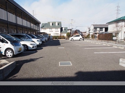レオパレス緑嶺[1K/22.35m2]の駐車場