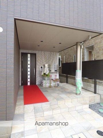 ウエルスHANAの玄関写真