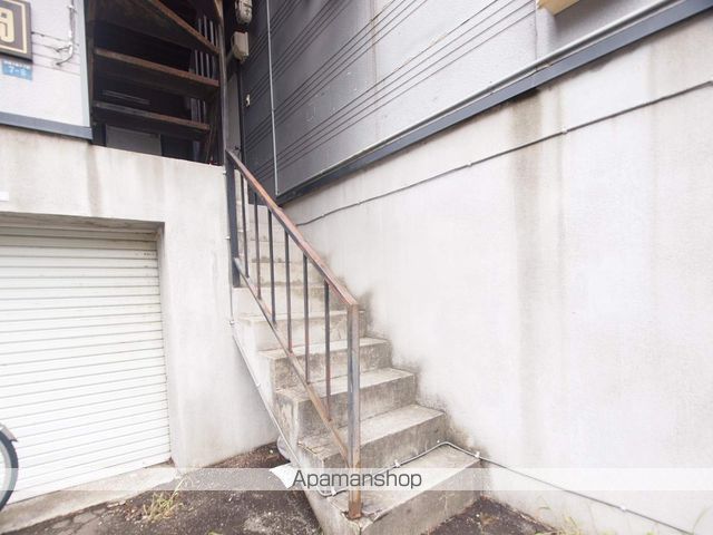 メゾンドール平岡の玄関写真