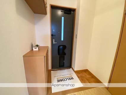 ヴィーアジラソーレＡ・Ｂ棟[1K/33.39m2]の玄関