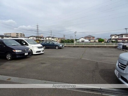 ホワイトキャッスル遠見塚７番館[1K/23.6m2]の駐車場