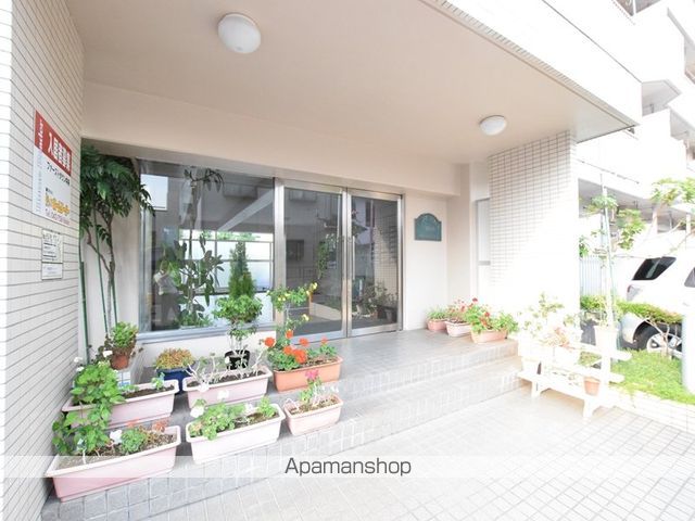 ファーストタウン中央の玄関写真