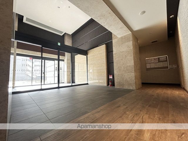 ESLEAD江坂アルテリアの玄関写真